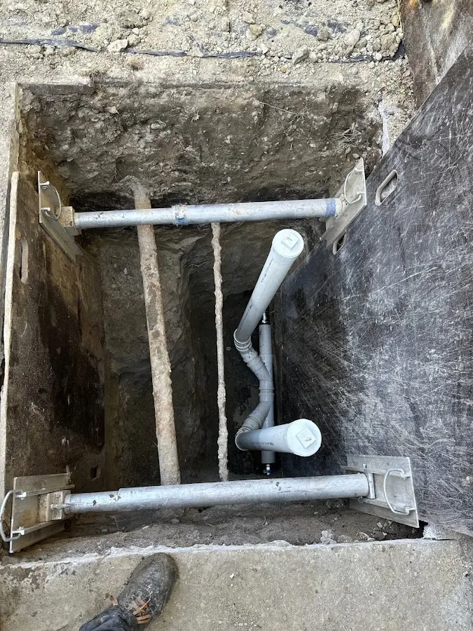 Experienced plumber completing Drain Cleaning work in Oxnard